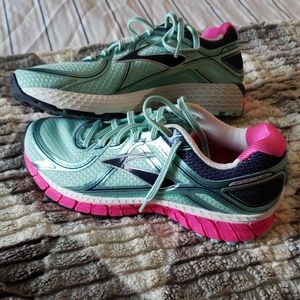 Women’s Brooks GTS 16 Running Shoes
